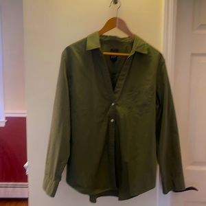 Gap women’s perfect shirt/blouse.  Worn maybe twice.size XL